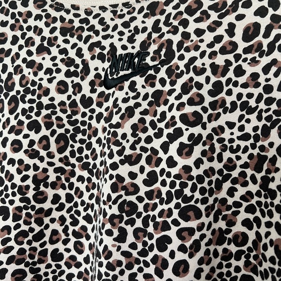NWOT Nike Animal print t-shirt - Picture 2 of 4